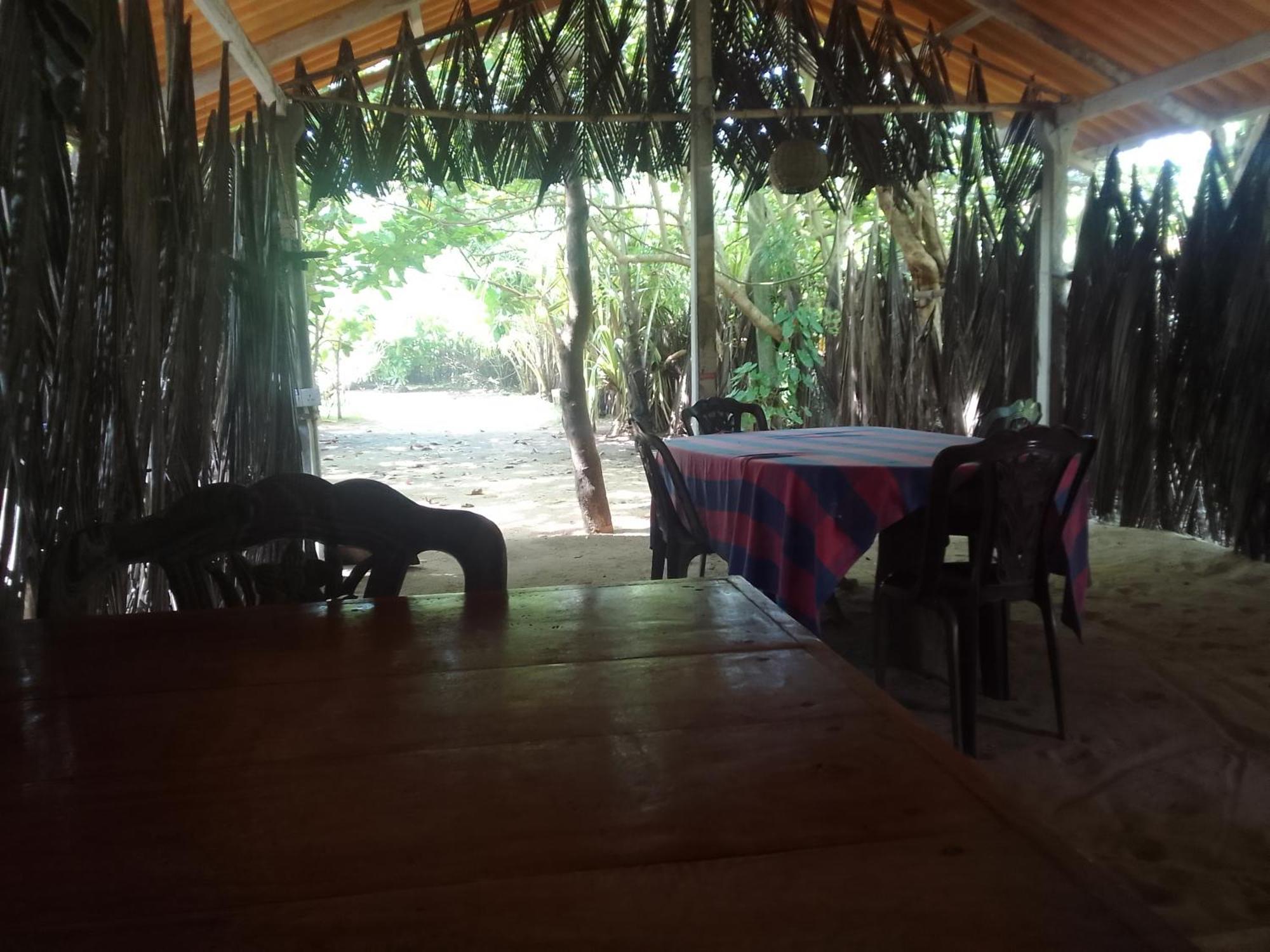 By The C' Cabanas Hikkaduwa Εξωτερικό φωτογραφία