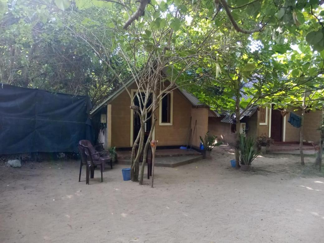 By The C' Cabanas Hikkaduwa Εξωτερικό φωτογραφία